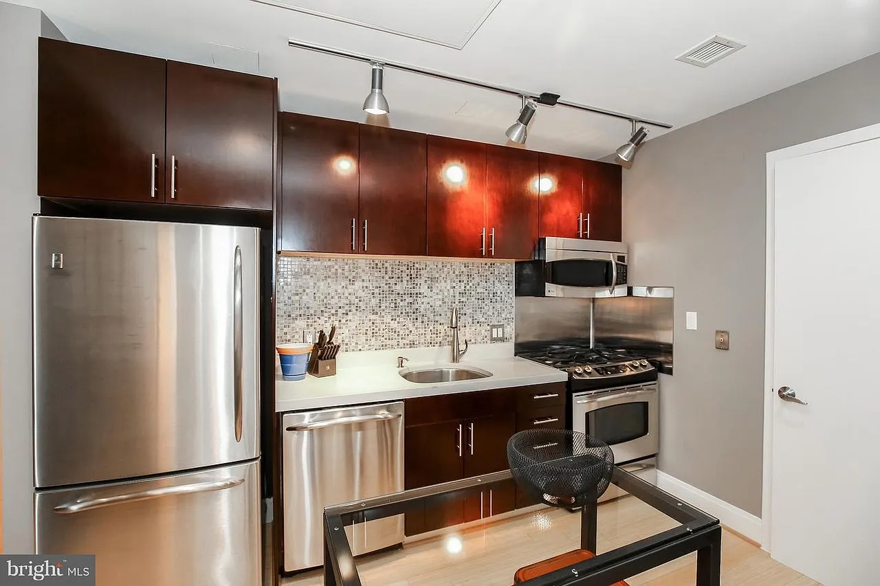 Studio, 385 sqft, $1,650 — Photo 4