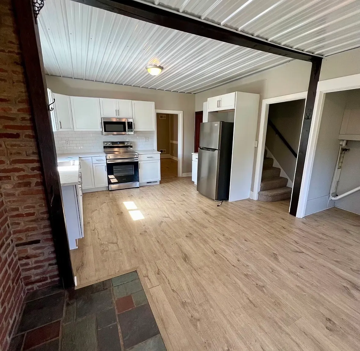 3 bed, 1384 sqft, $1,950 — Photo 2