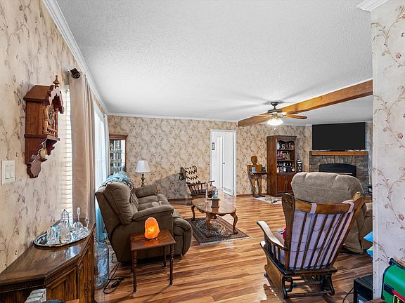 3rd image of 1001 Alden Dr