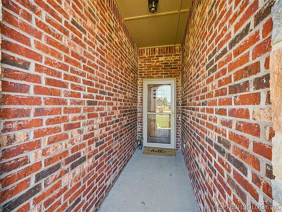 4th image of 1006 W Missouri Ave
