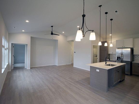2nd image of 2303 E Rocky Ln