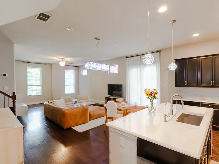 1448 Pebble Way — Photo 4