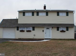 62 Northturn Ln, Levittown, PA 19054