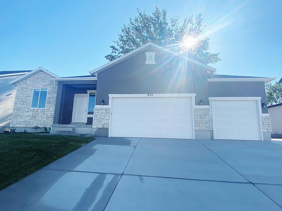 1st image of 832 N 560th St W