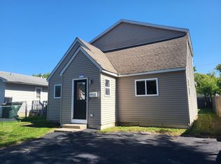 121 Highmoor Dr, Round Lake Park, IL 60073