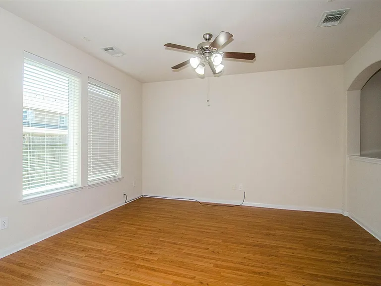 3939 Calgary Cir — Photo 5