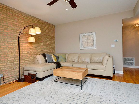 4th image of 4828 N Rockwell St #1