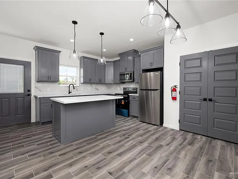 2020 Cedar Ave #A — Photo 5