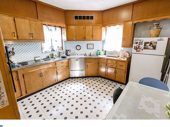 5th image of 2132 E Cumberland St