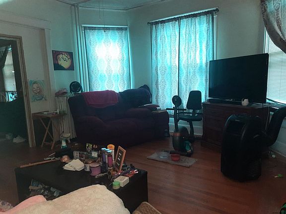 5th image of 62 N Pine Ave