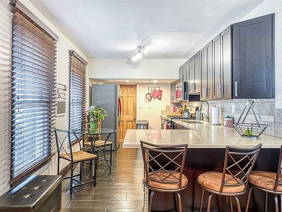5th image of 1132 Park Blvd