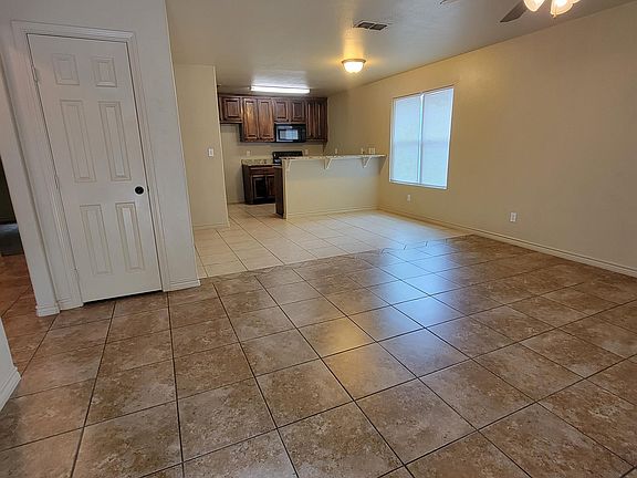 3rd image of 819 W 25th St #100-1