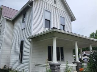 1136 Chestnut St, Coshocton, OH 43812