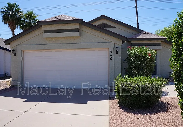 240 S Laveen Dr — Photo 2