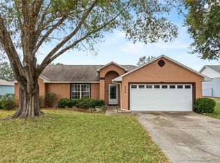 438 Woodview Dr, Tavares, FL 32778