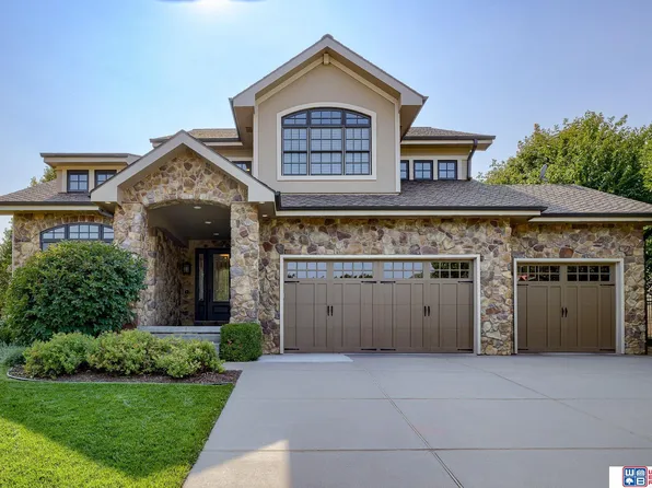 6841 Ridge Point Rd, Lincoln, NE 68512