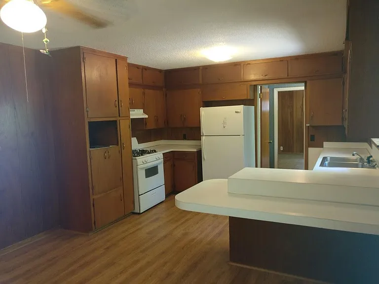 1351 N Stephens Ave — Photo 11