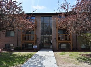 5 Lancelot Ct APT 6, Salem, NH 03079