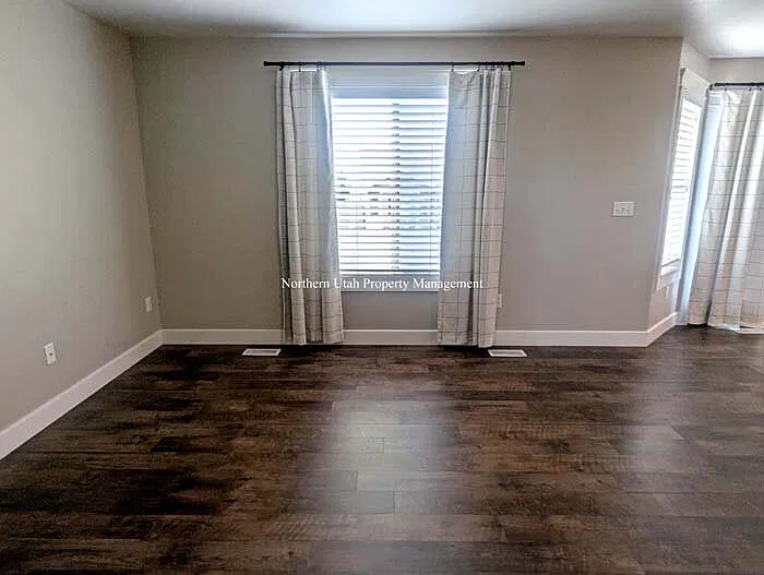 5 bed, 3.5 bath, 2620 sqft, $2,800 — Photo 4