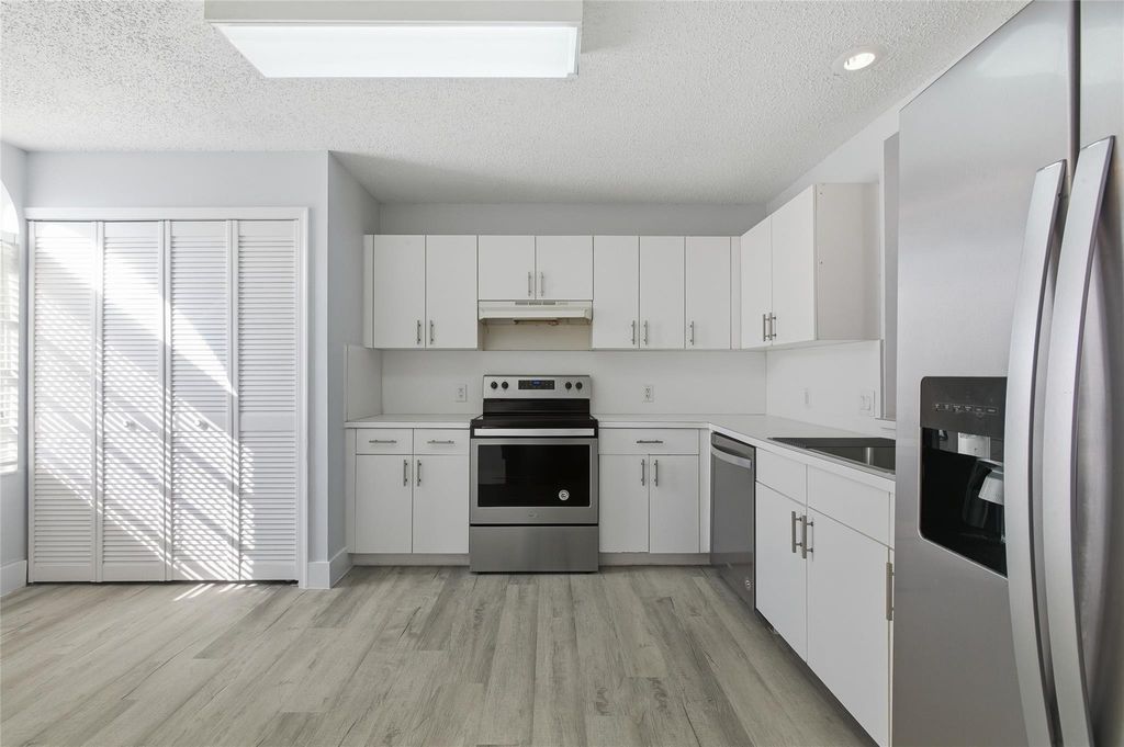 2381 NE 14th Street Causeway #206, photo 8