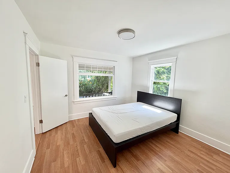 433 Palm Dr — Photo 16