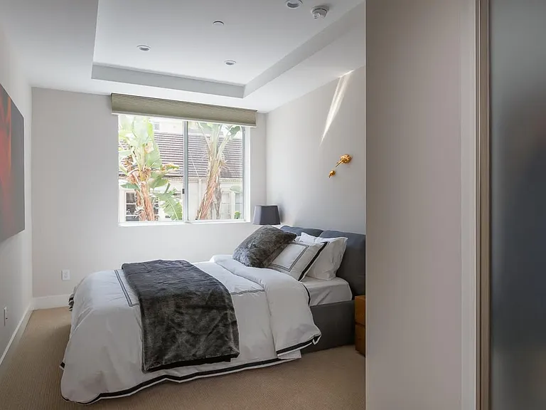 450 N Palm Dr #206 — Photo 9