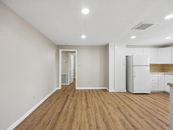 5th image of 218 N Ormsby St