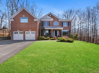 11 Fraydun Lane, Scarsdale, NY 10583