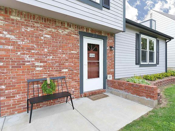 3rd image of 317 Oakwood Ct