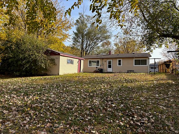 5th image of 36348 N Edgewood Dr