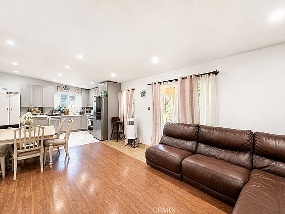 3rd image of 14937 Oswald St