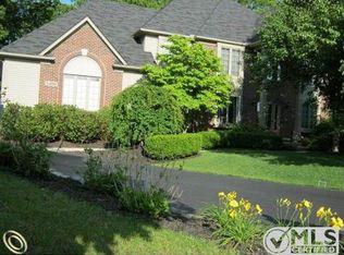 5460 Bridge Trl E, Commerce Township, MI