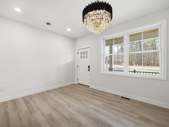 4th image of 376 Turner Way