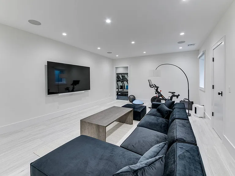 40 Edwards Ave — Photo 26