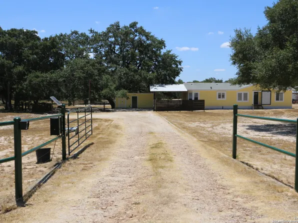 195 RANCH COUNTRY DR, La Vernia, TX 78121