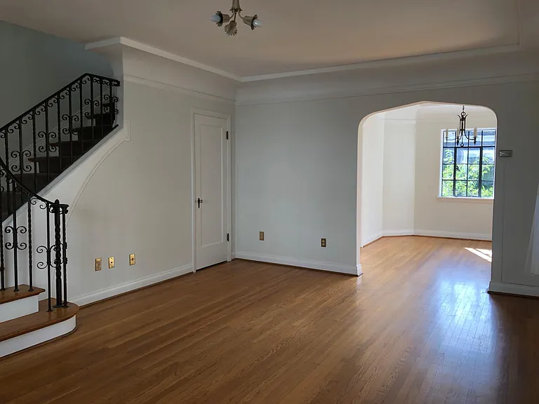 2325 NE Flanders St #18 — Photo 6