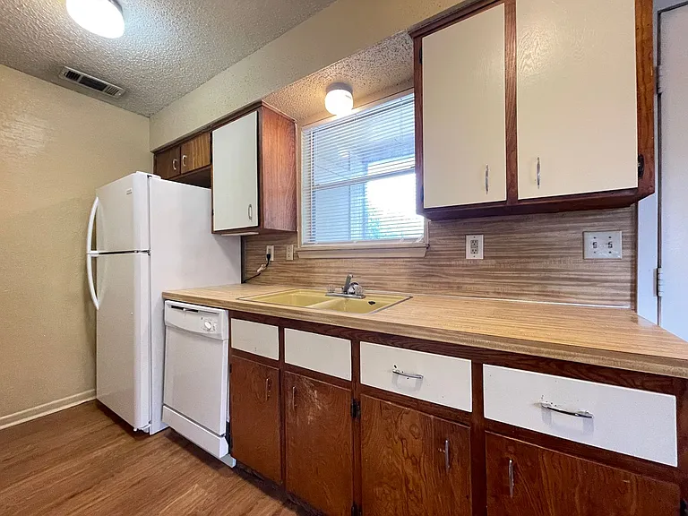 2208 Hunt Dr — Photo 8