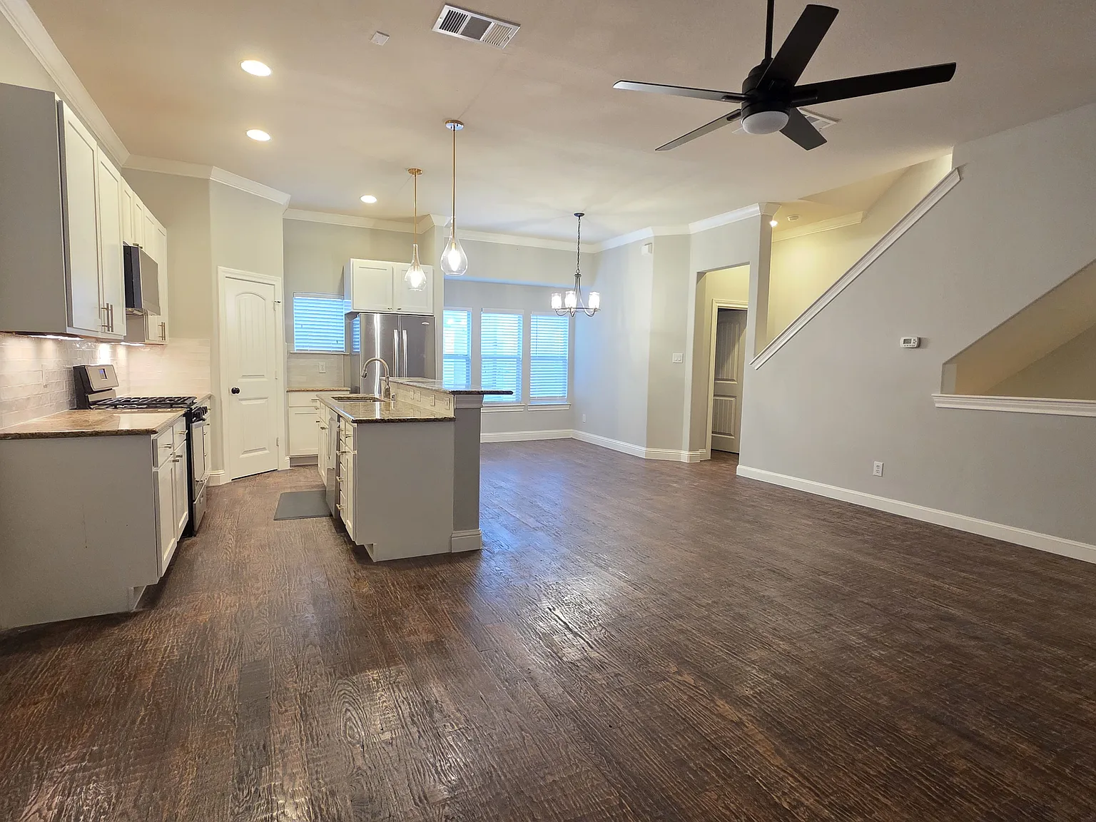 2 bed, 2.5 bath, 1498 sqft, $3,400 — Photo 3