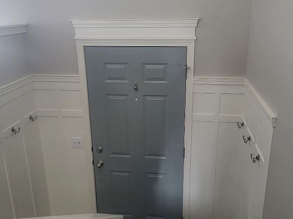 Entry area with coat hooks