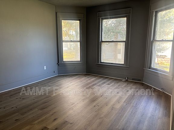 5th image of 1534 3rd Ave SE #1
