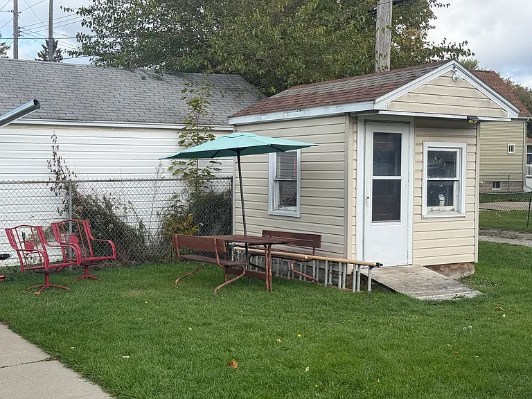 1813 Broadway St — Photo 12