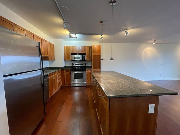 4th image of 1818 Bigelow Ave N APT 202