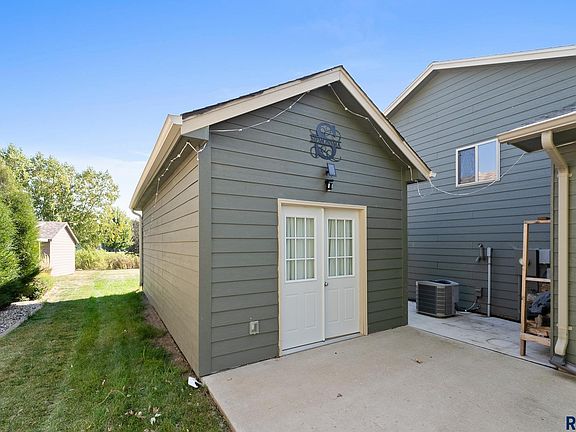 3rd image of 500 Cottonwood Dr