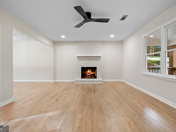 3rd image of 63 Moss Rd