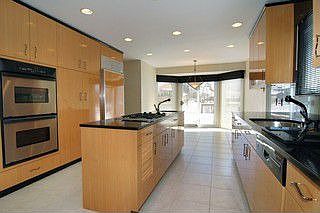 4th image of 801 Woodleigh Ave