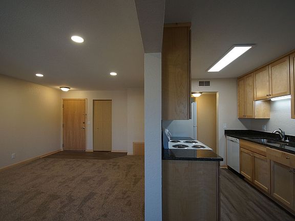 5th image of 1260 Larpenteur Ave W #205