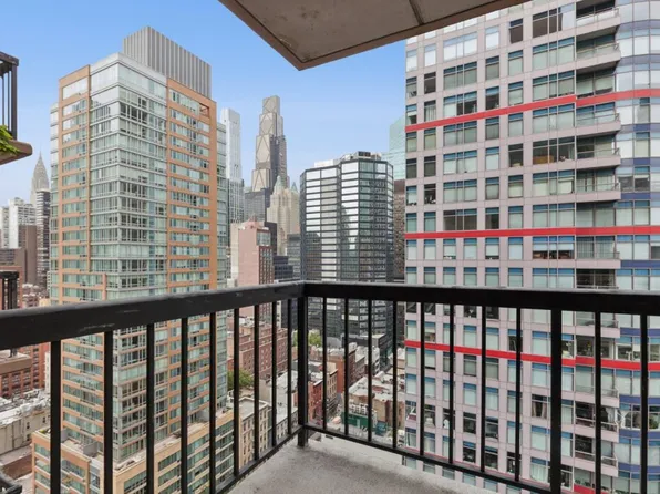 300 East 54th Street image 7 of 14