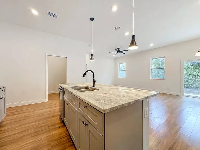 2250 W 13th St — Photo 8
