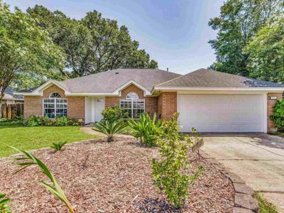 512 Long Lake Dr, Pensacola, FL, 32506