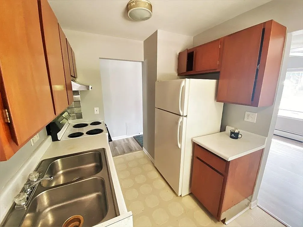 2 bed, 1.0 bath, 720 sqft, $800 — Photo 3